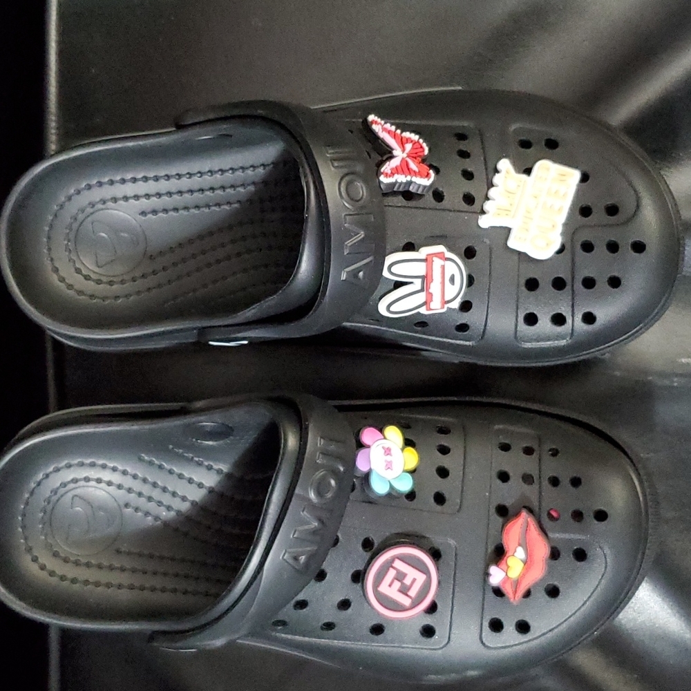 🎄5/$30🎄Clogs with Charms